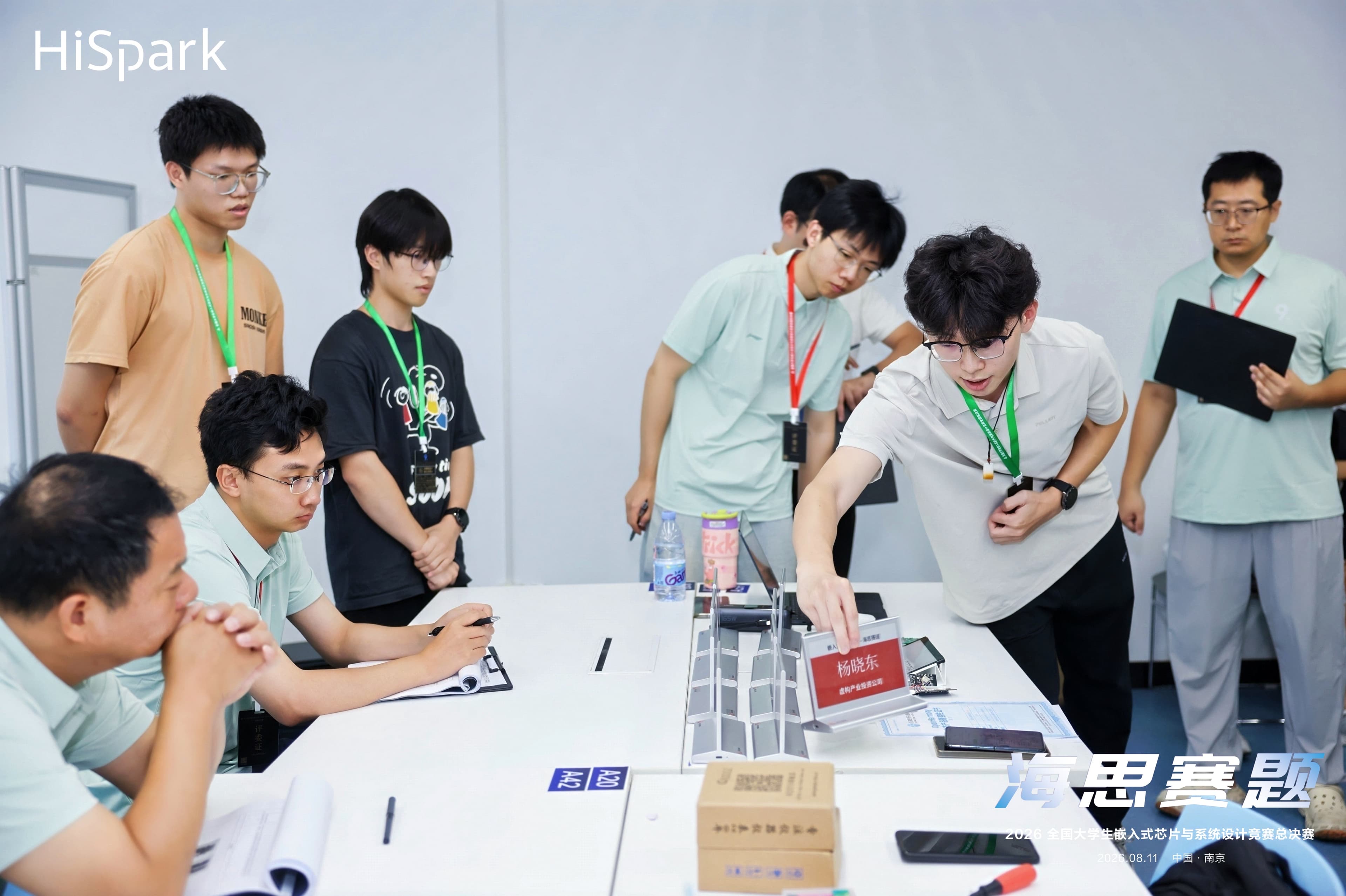 ORAI Fox 核心成员获全国大学生嵌入式芯片大赛一等奖及 HiSpark 最佳应用奖
